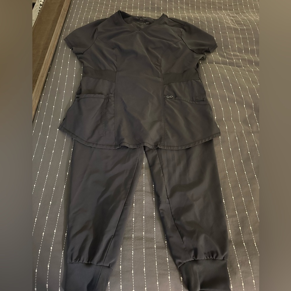 Cherokee Infinity Grey scrub set - L top and M bottoms